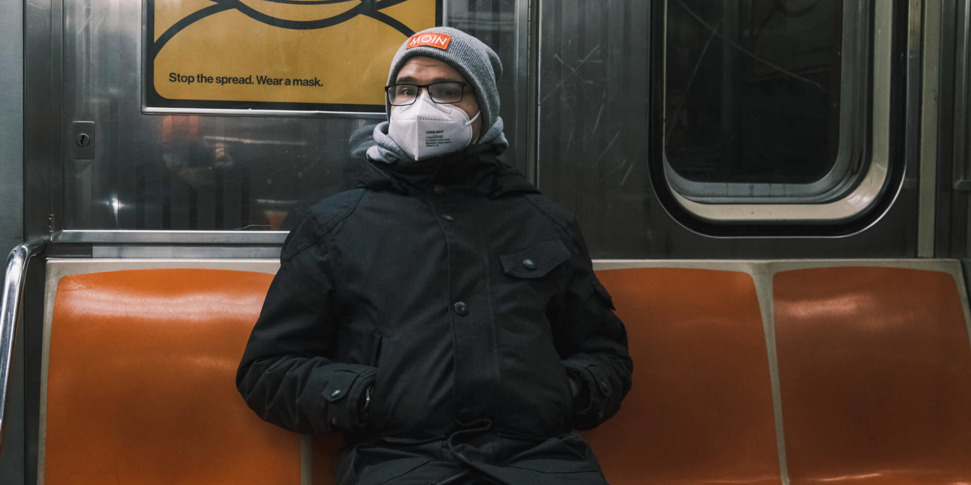 Reisestatistik 2022: Oskar sitzt in einer U-Bahn in New York City.